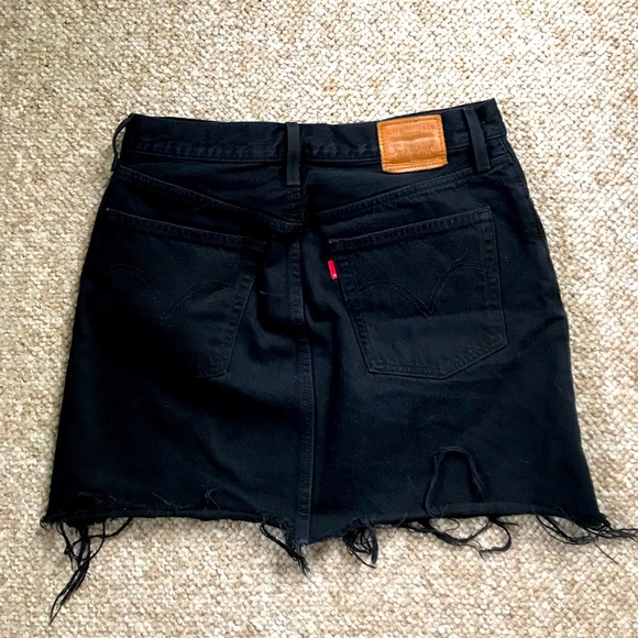 Levis cutoff mini skirt - Picture 3 of 7